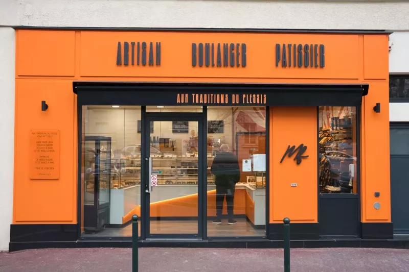 AUX-TRADITIONS-DU-PLESSIS-Facade-commerciale-boulangerie