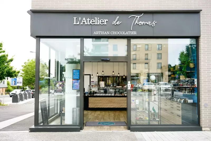 L_ATELIER-DE-THOMAS-Facade-commerciale-chocolaterie